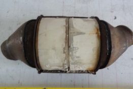 Викуп каталізатора 2006639 Марка автомобіля Chrysler     Вставка каталізатора Кераміка Тип палива Бензин