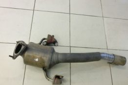 Викуп каталізатора 7L5254450F 2238057111 Zeuna Starker Марка автомобіля Porsche Модель автомобіля Porsche Cayenne 4.5   Вставка каталізатора Металеві Тип палива Бензин Каталітична марка Zeuna Starker