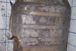 Викуп каталізатора 1711849 112138636 Eberspächer Марка автомобіля BMW Модель автомобіля BMW 3 Series E30 - 320i E30 - 325i   Вставка каталізатора Кераміка Тип палива Бензин Каталітична марка Eberspächer