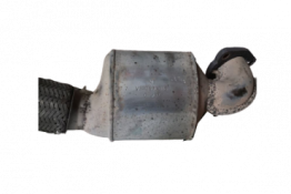 Викуп каталізатора VS20493016 NJ / 02W38 Марка автомобіля Volvo     Вставка каталізатора Кераміка Тип палива Бензин