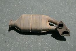 Викуп каталізатора 93011322802 Марка автомобіля Porsche Модель автомобіля Porsche Carrera 3.0 SC|Porsche 911 3.2 - G-Modell   Вставка каталізатора Кераміка Тип палива Бензин