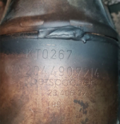 Викуп каталізатора KT 0267 A2094904614 / A1714901314 / A2711403009 Eberspächer Марка автомобіля Mercedes Benz Модель автомобіля Mercedes Benz CLC-Class 1.8 (W203)|Mercedes Benz C-Class W204 - C180 C200 1.8 Рік автомобіля 2009 Вставка каталізатора Кераміка Тип палива Бензин Каталітична марка Eberspächer