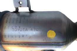 Викуп каталізатора 47070 Марка автомобіля Toyota Модель автомобіля Toyota Yaris 1.33 Рік автомобіля 2012|2013|2014|2015|2016|2017 Вставка каталізатора Кераміка Тип палива Бензин