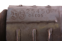 Викуп каталізатора 25450 MANIFOLD Марка автомобіля Hyundai|Kia Модель автомобіля Kia Carens|Kia Magentis 2.0   Вставка каталізатора Кераміка Тип палива Бензин