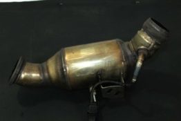 Викуп каталізатора KT 1214 A2044906914 Arvin Meritor Марка автомобіля Mercedes Benz Модель автомобіля Mercedes Benz C-Class C320 CDI W204   Вставка каталізатора Кераміка Тип палива Бензин Каталітична марка Arvin Meritor