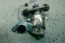 Викуп каталізатора ZJ44 3J30 Марка автомобіля Mazda Модель автомобіля Mazda 2 1.3 ZJ 0.   Вставка каталізатора Кераміка Тип палива Бензин