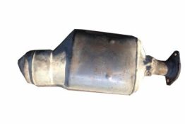 Викуп каталізатора C 131 7700436639 Eberspächer Марка автомобіля Renault Модель автомобіля Renault Scenic 1.9 DCI (75 kw / 102 hp) 4X4   Вставка каталізатора Кераміка Тип палива Бензин Каталітична марка Eberspächer