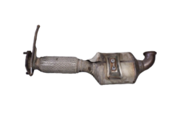 Викуп каталізатора 8V41-5E211-AB 8V41-5F297-AA  FoMoCo Марка автомобіля Ford Модель автомобіля Ford Kuga I 2.0 TDCI Рік автомобіля 2008 Вставка каталізатора Кераміка Тип палива Бензин Каталітична марка FoMoCo