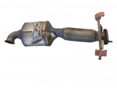 Викуп каталізатора 8V41-5E211-CA 8V41-5F297-BA  FoMoCo Марка автомобіля Ford Модель автомобіля Ford Kuga I 2.0 TDCI   Вставка каталізатора Кераміка Тип палива Бензин Каталітична марка FoMoCo