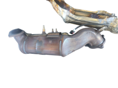 Викуп каталізатора N1M3 5F297 AA N1MC-5F297-A Eberspächer Марка автомобіля Ford Модель автомобіля Ford New Explorer   Вставка каталізатора Кераміка Тип палива Бензин Каталітична марка Eberspächer