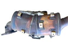 Викуп каталізатора J2B1-5E211-CC 2039664X / 1663885X Марка автомобіля Ford     Вставка каталізатора Кераміка Тип палива Бензин