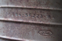 Викуп каталізатора YL84-5F223-BA Марка автомобіля Ford     Вставка каталізатора Кераміка Тип палива Бензин