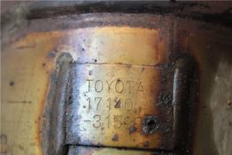Викуп каталізатора 17140-31590 Марка автомобіля Toyota Модель автомобіля Toyota FJ Cruiser 4.0 2DR SUV   Вставка каталізатора Кераміка Тип палива Бензин