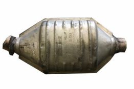 Викуп каталізатора 2U2J-5E212-DC1A KA 272 / MOTORCRAFT / 103R - 000 / ACFZA Walker Марка автомобіля Walker     Вставка каталізатора Кераміка Тип палива Бензин Каталітична марка Walker